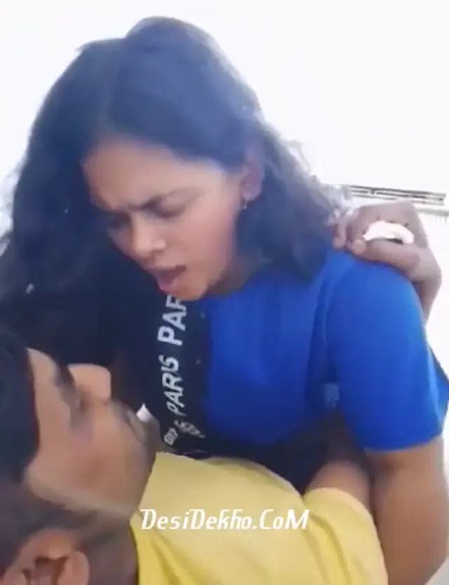 Cute ladki ne tshirt utaar k dikhaya boobs aur chudai k maje li