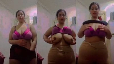 Goa Wali Aurat Ne Bade Chooche Dikha Kar Choot Ko Ungli Se Chheda