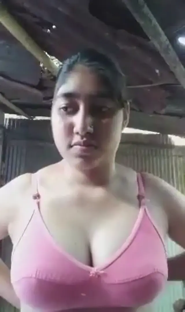 Indian aasaam girl expose her big boobs and ass viral xx