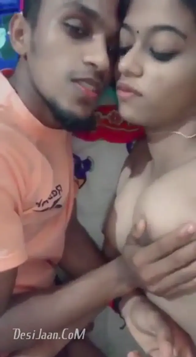 Indian desi cute girl viral boobs pressing video mms xxx
