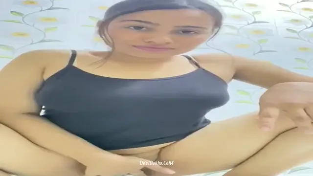 Indian Sexy Ladki NE Figure poora reveal kiya aur chut k dharsan diye