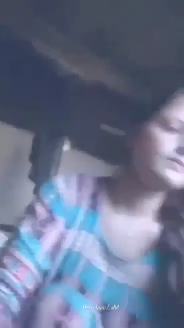 Pakistani cute sexy girl rubbing her clean pussy n showing boobs to lover