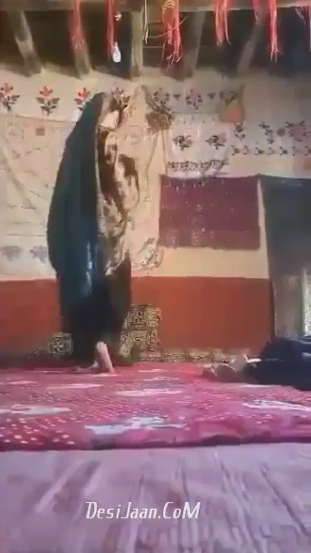 Pakistani sexy girl fucked on bed by her old age uncle xxx