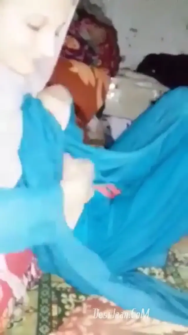 Pakistani young hot girl fucking by her lover village porn clip