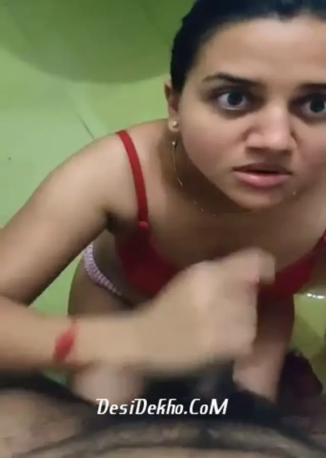 Red Bra wali gf ne lund k maje liye aur cum face pe spray karaya