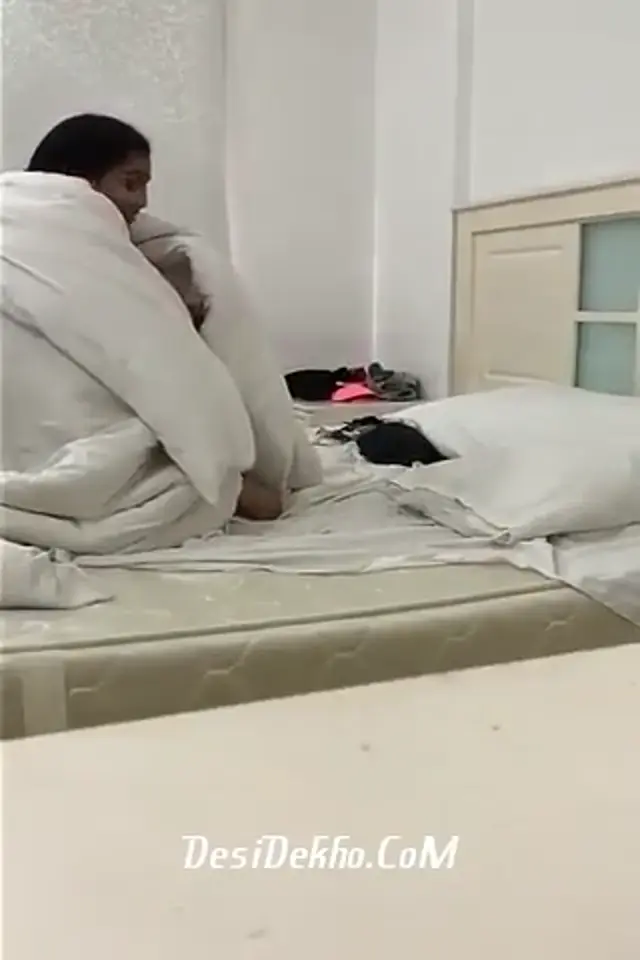 Sexy Couple mai Ladki gaand uthake Chudi