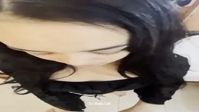 Sexy Cute GF Ne Professional ki tarah Lund ko pakda aur chudi