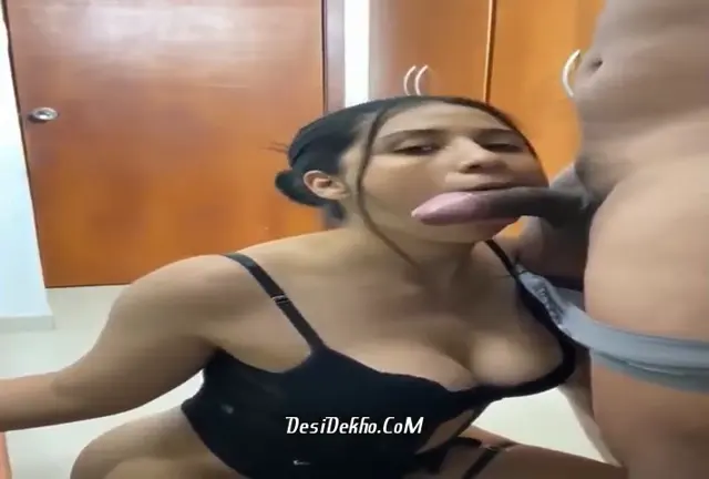 Sexy cute GF Ne sexy dress pehan k boobs dikhake lund choosa