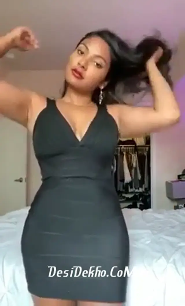 sexy ladki ameer ghar ki beti ne apni chut pe lund ragdaya