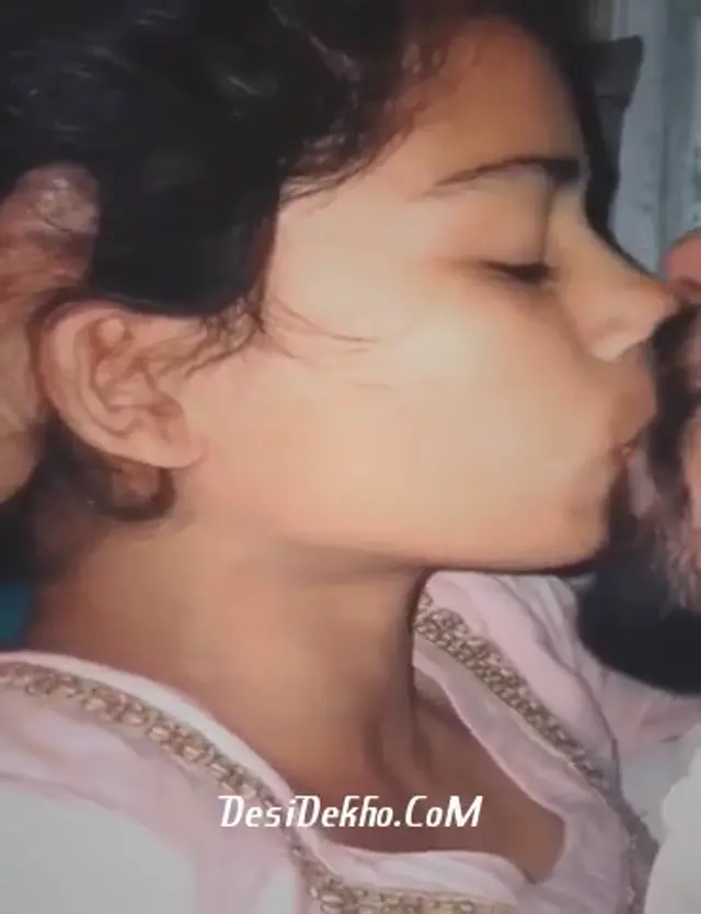 Village ki simple ladki Bed pe romance ki