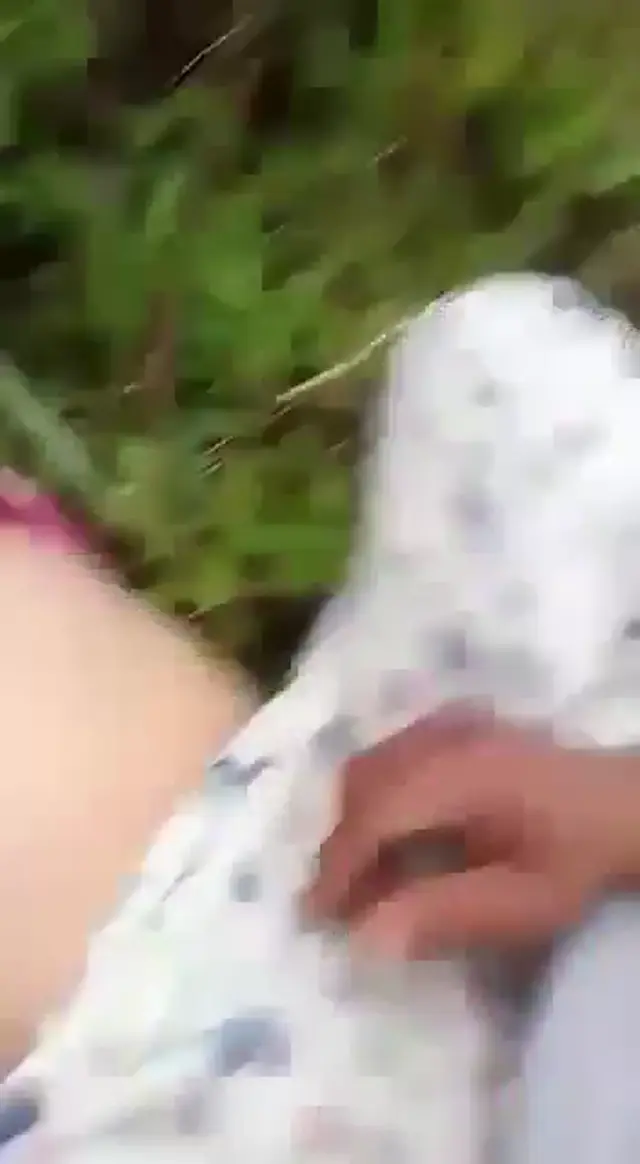 Young teen pussy fucking by her lover xxx outdoor video